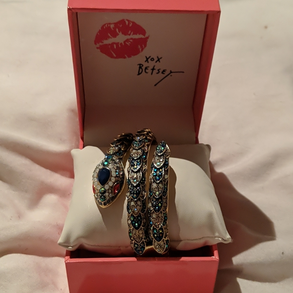 Bangle bracelet